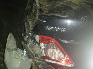 Um homem morre e outro fica ferido após colisão entre carro e moto