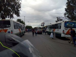 Usuários de transporte de Rio Largo realizam protesto na BR-104