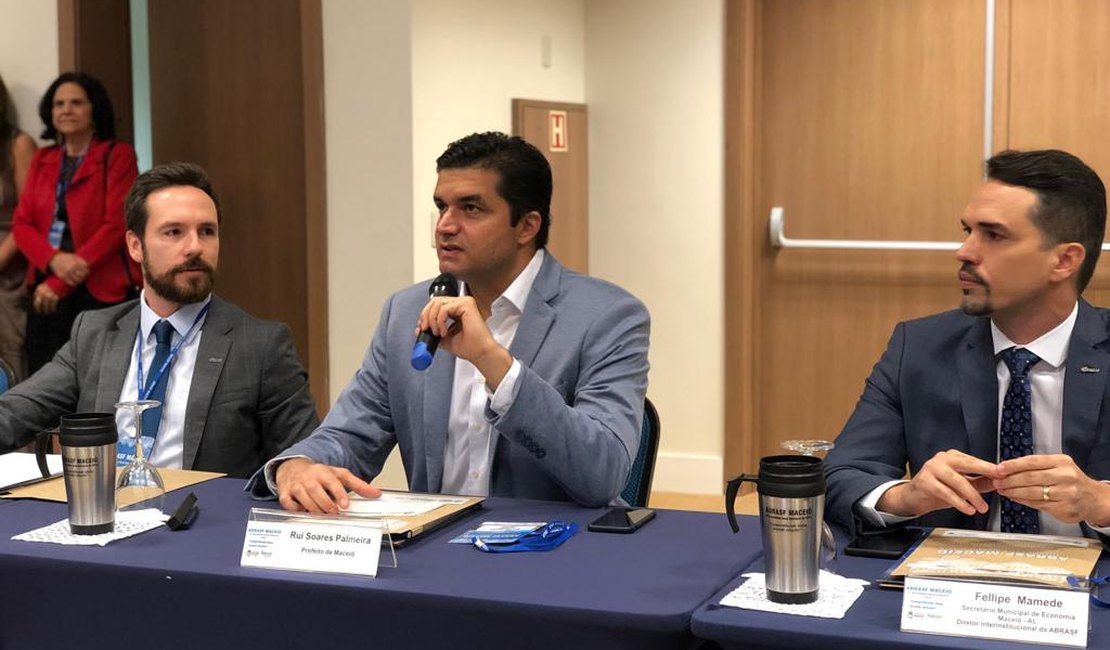 Prefeito participa de evento nacional sobre finanças em Maceió