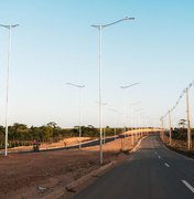 Casal de irmãos ficam feridos após moto colidir contra ônibus na Avenida Rota do Mar