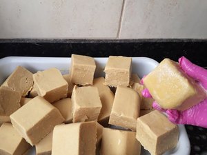 Descarte correto do óleo de cozinha usado evita danos ao meio ambiente