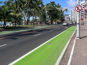 Moradores do bairro Ponta Verde promovem manifestação contra alterações no trânsito da orla