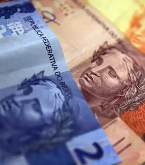 Aposentados e pensionistas do INSS começam a receber 13º nesta sexta