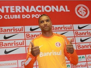 Dida vira centroavante, faz golaço e ajuda Inter a criar dúvida no time