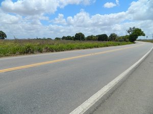 Ultrapassagem irregular provoca capotamento e jovem de 22 anos morre após acidente