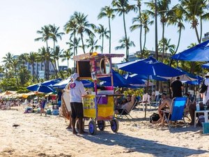 Turistas seguem relatando práticas abusivas em praias de AL, mas denúncias não chegam aos órgãos competentes