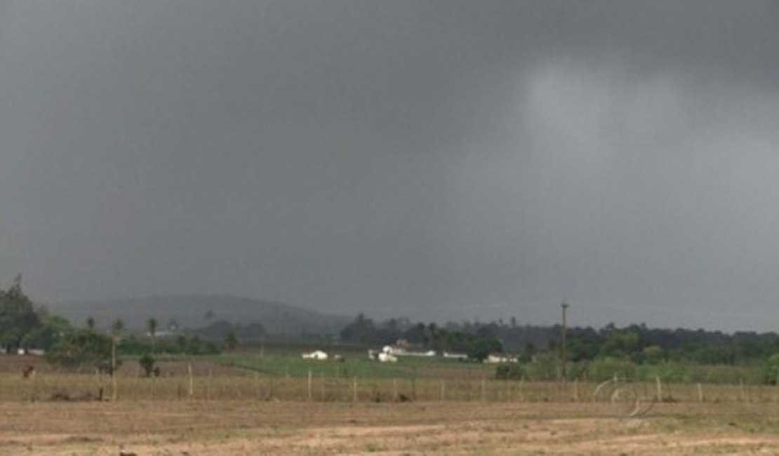 Previsão do tempo aponta chuvas isoladas no Litoral e Zona da Mata