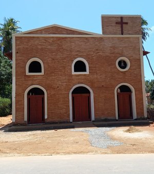 Católicos inauguram reforma da Igreja de Santo Antônio em Porto de Pedras