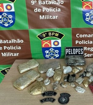Mochila com quase 2,5kg de maconha é abandonada perto de escola em Delmiro Gouveia