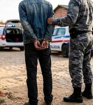 Homem é preso após ameaçar ex-companheira com faca em Limoeiro de Anadia