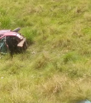 Condutor perde controle de carro e capota em Porto Calvo