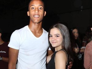 Mel Maia é vista aos beijos com craque do Fluminense
