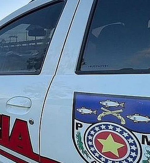 Pai é preso após agredir filho e fazer ameaças de morte no bairro Santa Lúcia, em Maceió