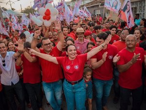 Márcia Coutinho leva multidão às ruas de Passo de Camaragibe