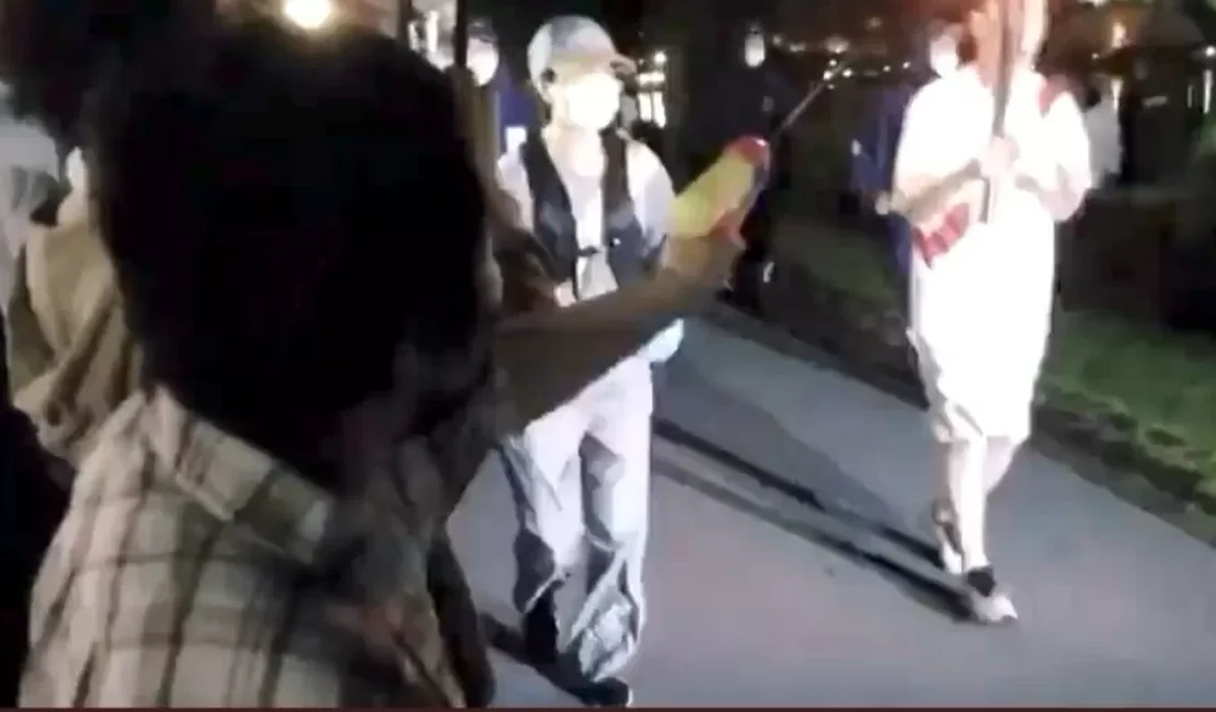 Mulher é presa após tentar apagar tocha olímpica com pistola d’água no Japão