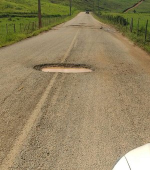 Buracos na rodovia AL–105 causam perigo a condutores na região Norte