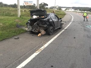 Saída de pista causa colisão traseira na rodovia AL 101 Sul