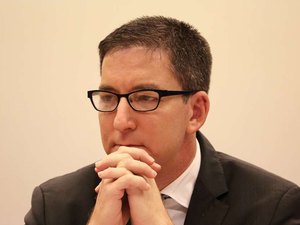 Associação de jornalistas lamenta falas de Glenn Greenwald 
