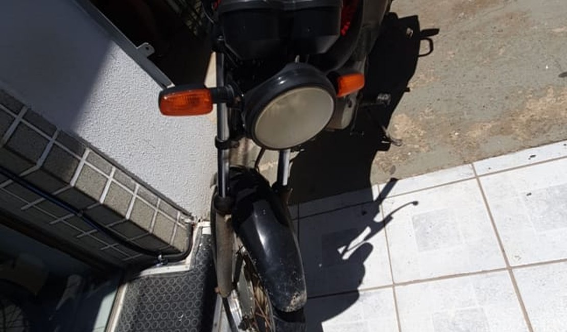 Motoqueiro é detido após fazer arruaças na AL 101 Norte, em Maragogi
