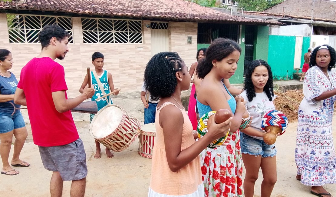 Maracatu Nação Acorte retoma atividades e fortalece cultura na Grota do Arroz