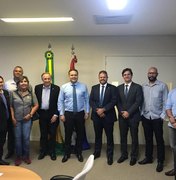 Léo Loureiro se reúne com governador  e com presidente Nacional da APAE