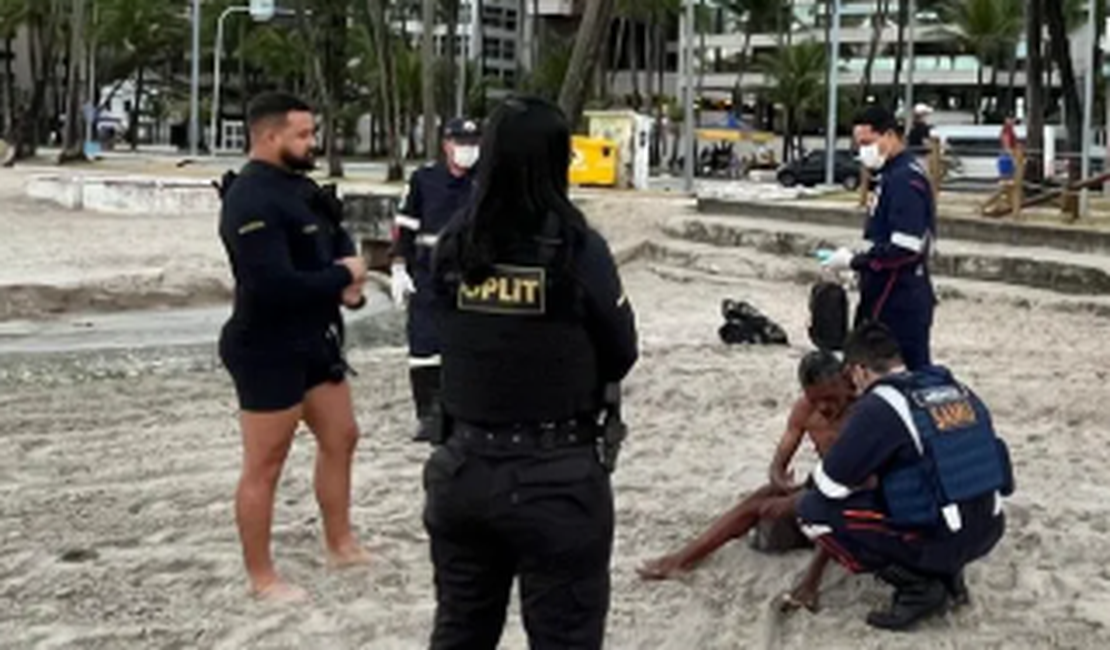 Homem é resgatado do mar e alega que estava sendo perseguido na Ponta Verde
