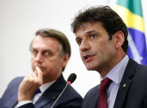 Ministro do Turismo acusa Ramos de traição e de querer dar pasta ao Centrão