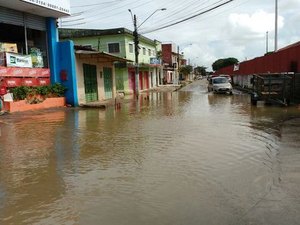 Chuvas elevam nível da Lagoa Mundaú e alaga ruas de Bebedouro