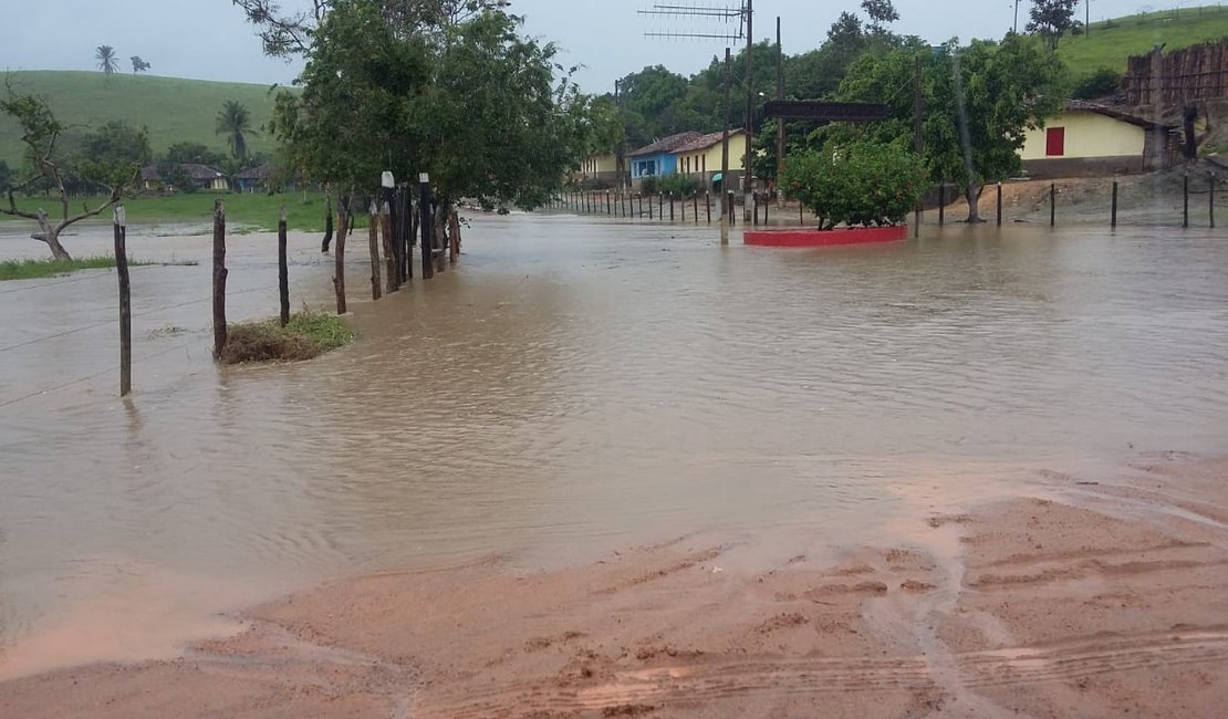 Chuva prejudica tráfego na estrada que liga Jacuípe e Campestre
