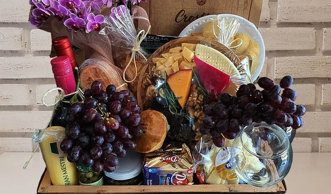 Cestas de Vinho: Experiências Sensoriais para Presentear com Elegância e Emoção