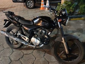 Polícia recupera motocicleta roubada após abordagem em Maceió