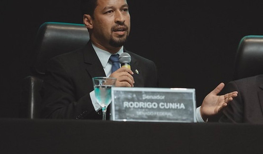 Durante a pandemia, Rodrigo Cunha tem atuação destacada na Educação