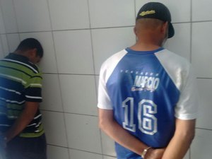 Dois dias após operação, homens são presos com maconha e crack na Vila Emater