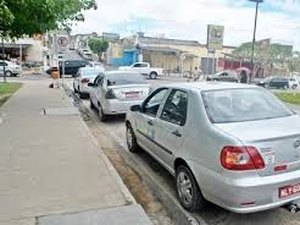 Taxista de 63 anos é ferido com arma branca por falsos passageiros em Arapiraca