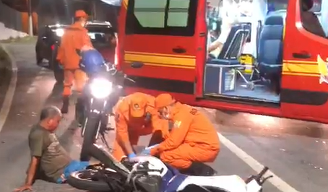 Acidente na Avenida Leste-Oeste deixa motociclista com fratura na perna