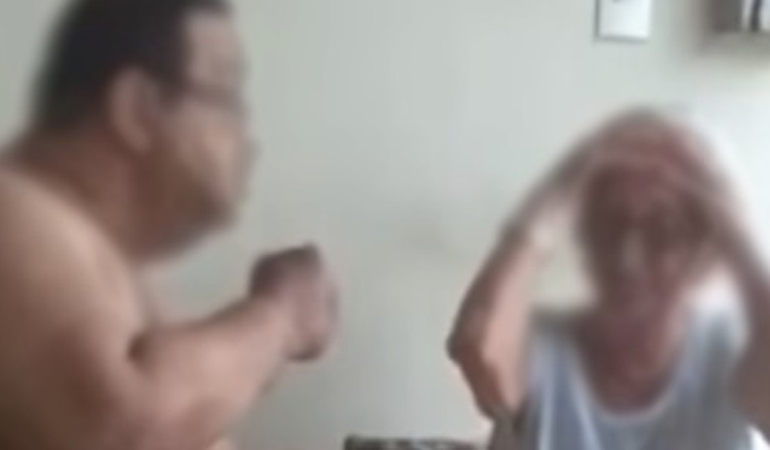 Polícia prende homem que aparece em vídeo agredindo a própria mãe, de 84 anos