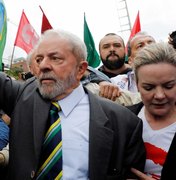 Lula só deve se entregar amanhã, após missa em homenagem à dona Marisa