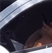 Homem é filmado supostamente se masturbando em carro e nega: 'Era coceira'