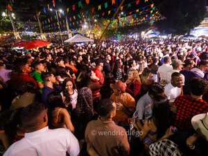 Abertura do São João do Povo reúne multidão e celebra tradição em Palmeira dos Índios
