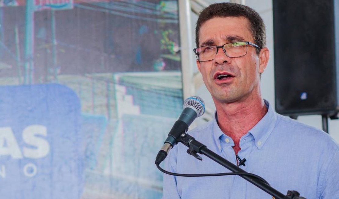 Prefeito de Pariconha é denunciado por contrato de R$ 400 mil sem licitação