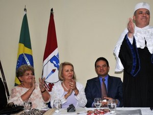 Governador em exercício prestigia transmissão de cargo ao novo reitor da Ufal