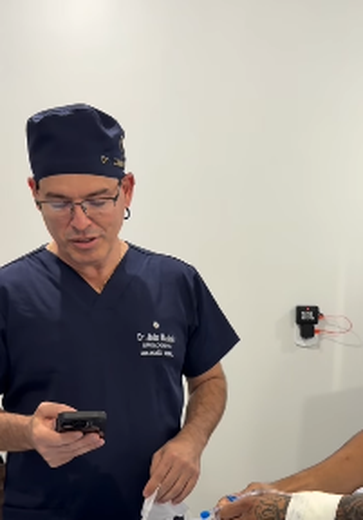 Médico e paciente cantam antes de cirurgia e vídeo emociona nas redes sociais