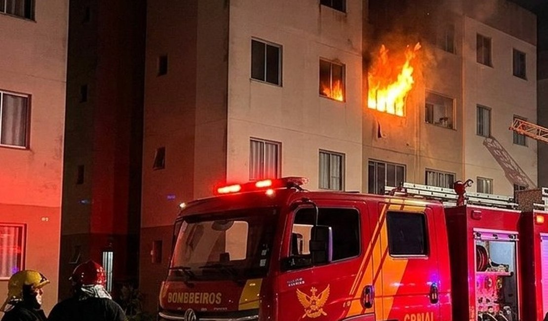 Incêndio atinge apartamento em Palmeira dos Índios e mobiliza polícia e bombeiros