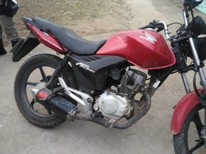 Jovem é preso em flagrante com motocicleta roubada em Atalaia
