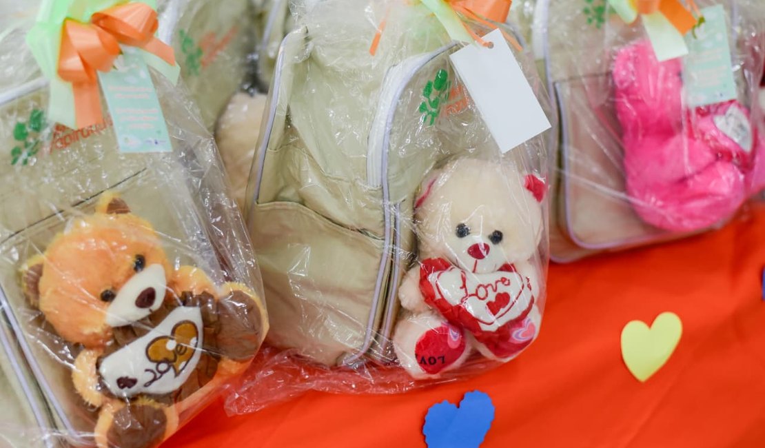 Prefeito Luciano Barbosa destaca cuidado e acolhimento em entrega de enxovais