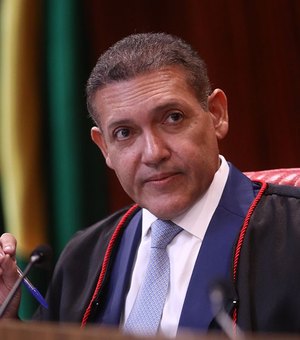 Nunes Marques toma posse na presidência do TSE e vai comandar eleições