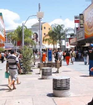 Greve de ônibus prejudica passageiros e afeta vendas no comércio de Maceió