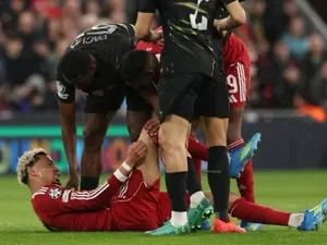 Atacante francês Ekitike fica fora da Copa do Mundo após lesão grave