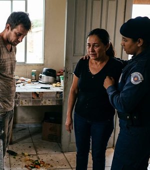 Homem é preso após tentar matar a mãe a facadas no município de Piranhas