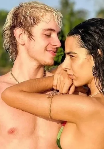 Juliano Floss anuncia fim de namoro com a cantora Marina Sena